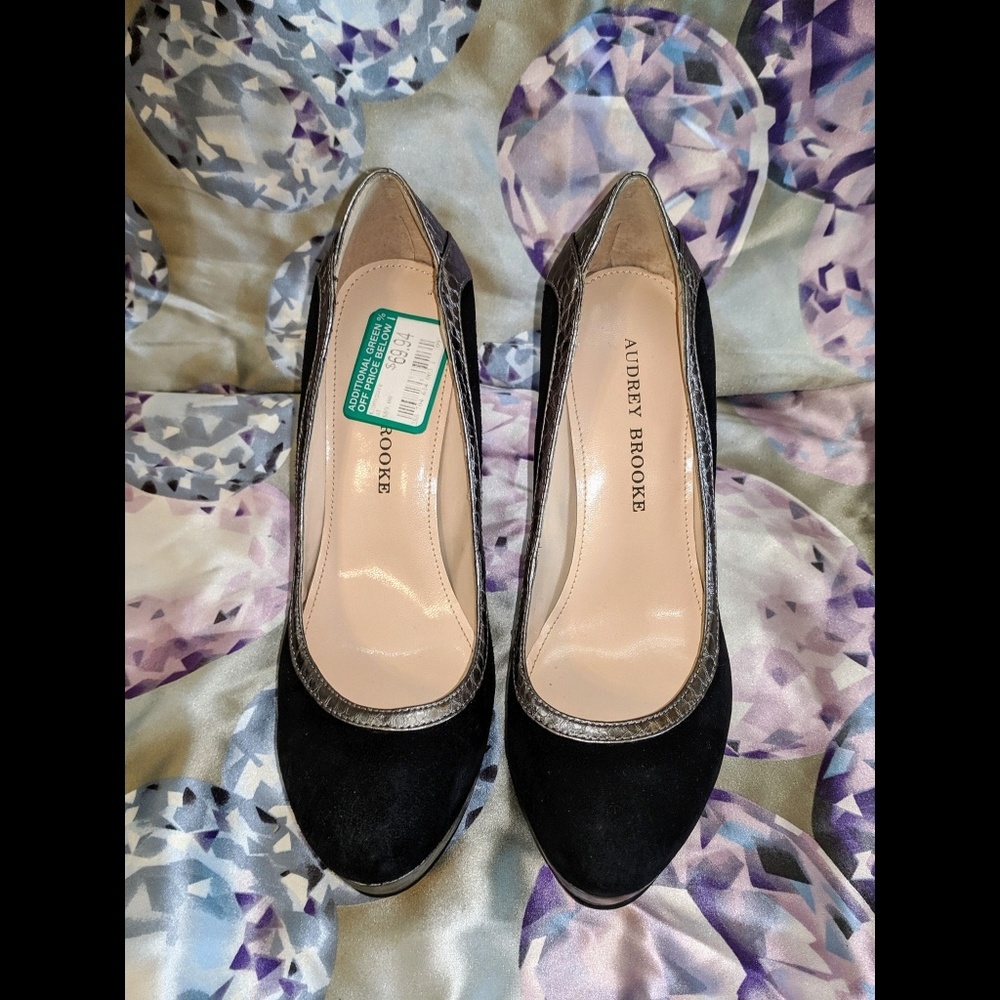 NWT AUDREY BROOKE BLACK SUEDE HEELS SIZE 6.5 - Picture 3 of 7